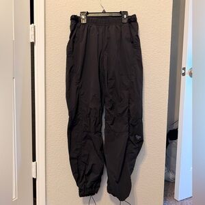 Aritzia TnAction women’s performance adjustable cargo pants size XS